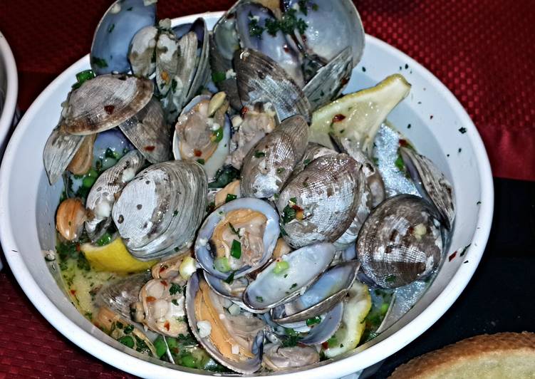 Steamed Manila Clams with Garlic & White Wine