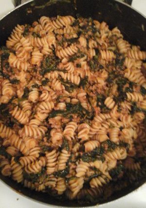 A picture of Minced beef and spinach pasta.