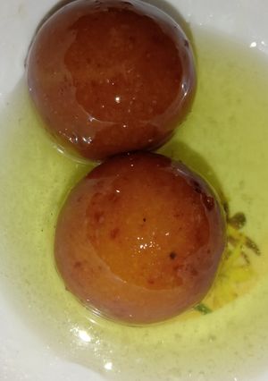 A picture of Gulab jamun.