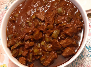Una foto de Nopales con carne a 2 chiles 🤤🤤