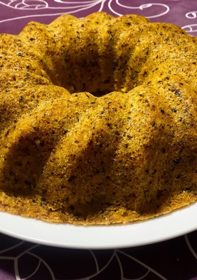 Una foto de Bizcocho de zanahorias, avellanas y galletas de chocolate al microondas