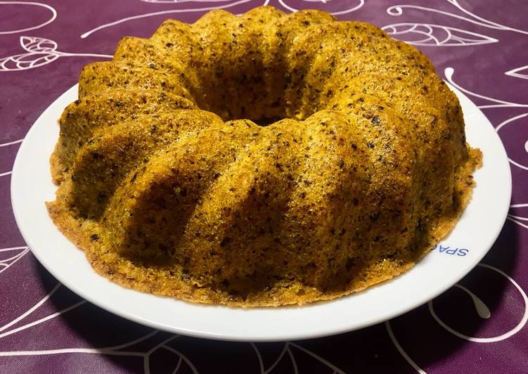 Bizcocho de zanahorias, avellanas y galletas de chocolate al microondas