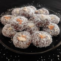 Khajoor coconut peda A picture of Khajoor coconut peda.
