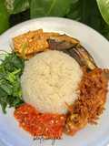 Nasi Tempong Ayam Lengkuas