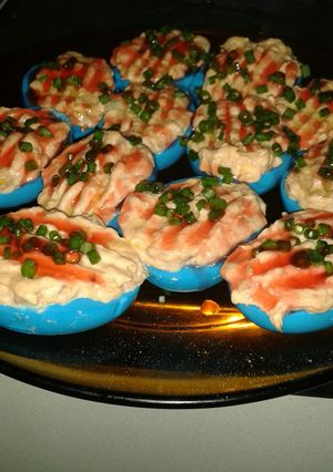 A picture of fun eggs. Huevos divertidos..