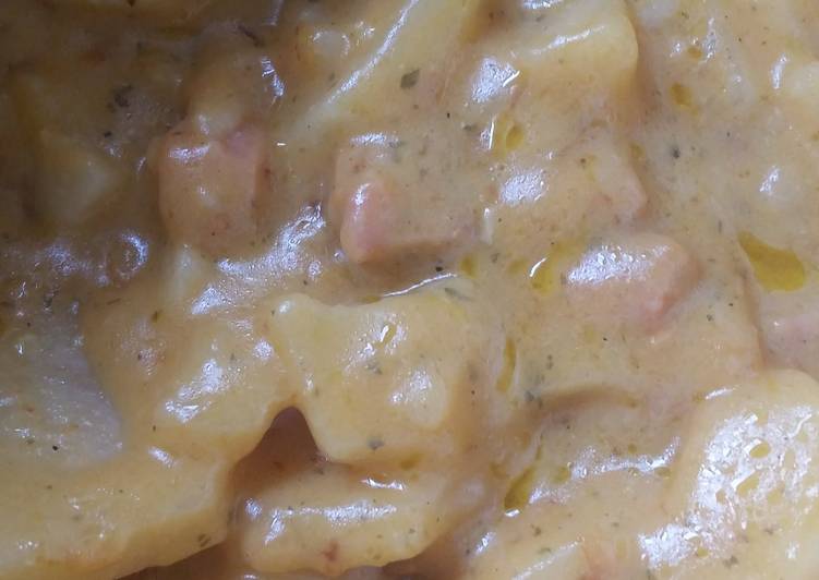 Steps to Prepare Homemade Cheesy Ranch Crockpot Ham and Potatoes