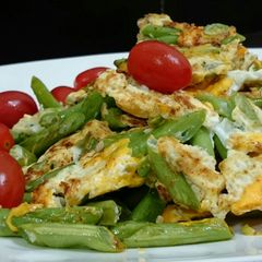 A picture of Fried Eggs With Green Bean.