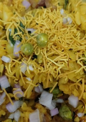 कांदा पोहा (Kanda poha recipe in hindi) रेसिपी मुख्य फोटो