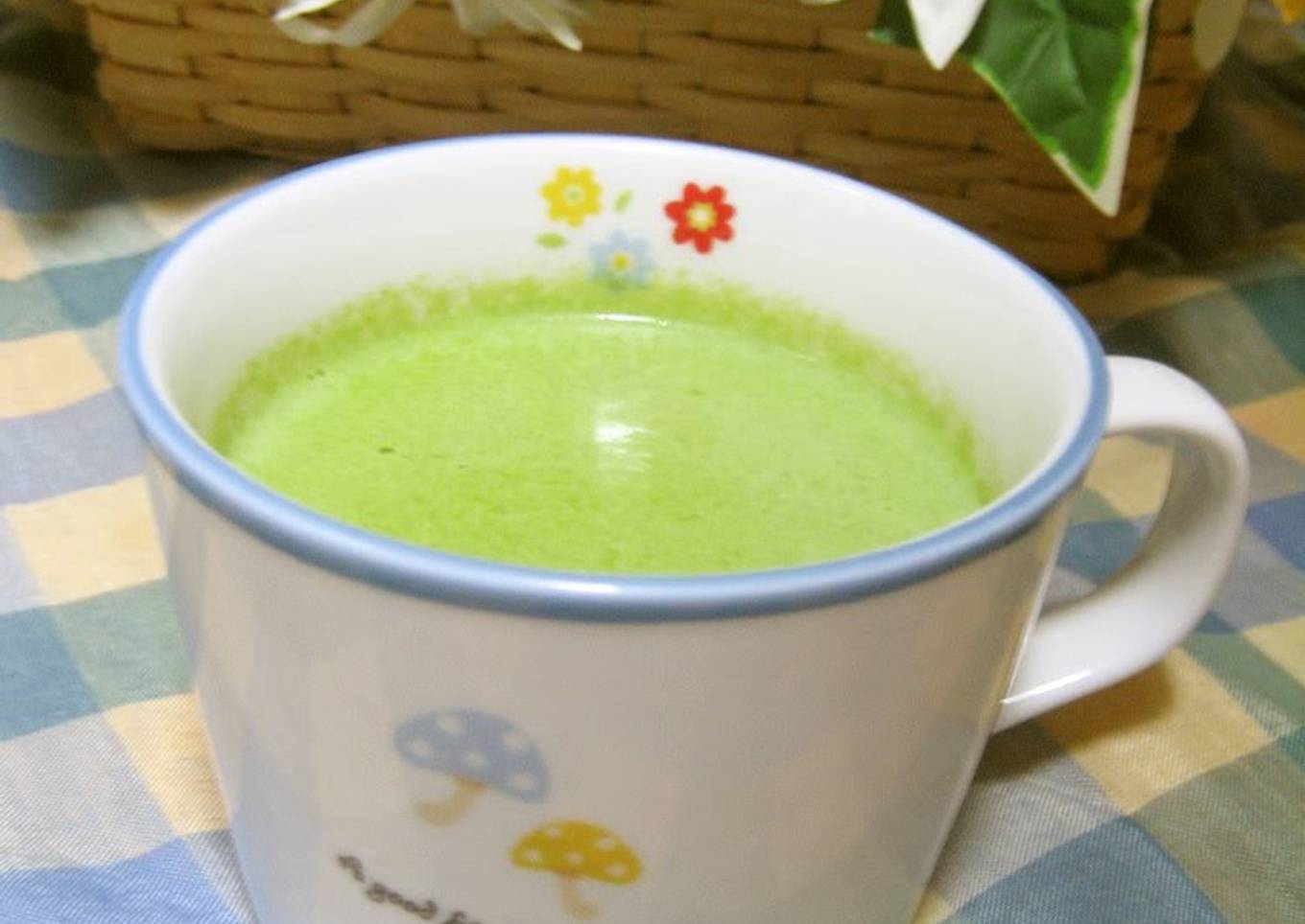 Simple Spinach, Milk and Cheese Soup