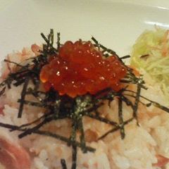 A picture of Café-Style Salmon and Salmon Roe Rice Bowl.