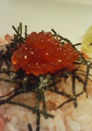A picture of Café-Style Salmon and Salmon Roe Rice Bowl.