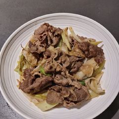A picture of Leeks with Beef Slices.