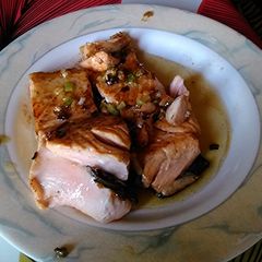 A picture of Easy salmon with chives.