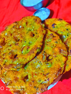 थाली पीठ (Thalipeeth Recipe in Hindi) रेसिपी मुख्य फोटो
