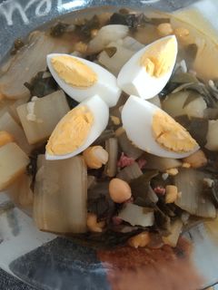 Una foto de 🥬🧄🥔Guiso de acelgas y garbanzos con jamón en robot Moulinex maxichef