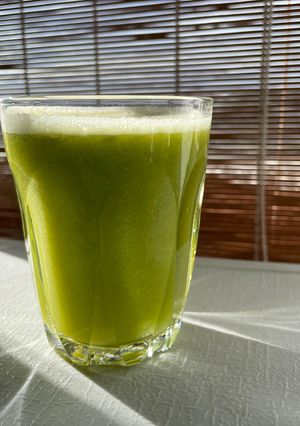รูปของ น้ำสับปะรดคื่นช่ายมะระมะนาว🍋🌿🍍Pineapple- Celery with Bitter Melon and Lemon Juice 🍋🍍
