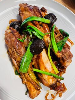 蔥燒梅醬燒排骨 ｜快速宴客菜 的食譜成品照片