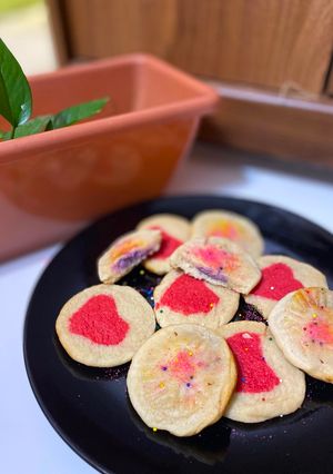 A picture of Heart Cookies and chocolate filled cookies.