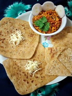 ચીઝ પરાઠા(cheese paratha recipe in gujarati) રેસીપી મુખ્ય ફોટો