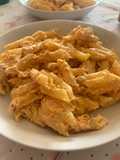 Macarrones con queso y salmón improvisados
