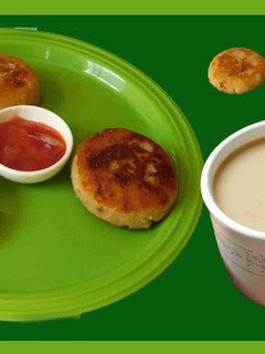 உருளை கிழங்கு சீஸ் பேன்கேக்(cheese potato pancake recipe in tamil) செய்முறை முக்கிய புகைப்படம்
