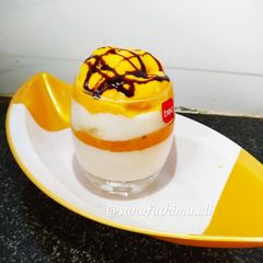 A picture of Mango yoghurt parfait.