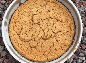 Foto di Torta di fette biscottate, mela e mandorle