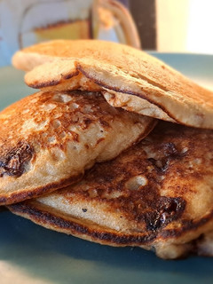 Una foto de Pancakes de avena y banana. Súper esponjosos