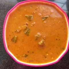 A picture of Vendakkai puli kuzhambu/ bhindi stew.