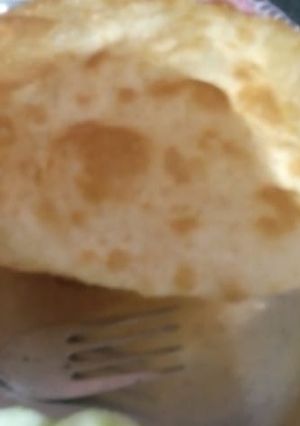 A picture of Bhature.