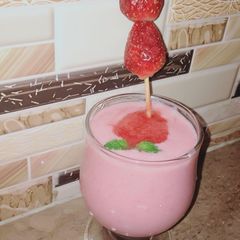 Strawberry yummy creamy shake A picture of Strawberry yummy creamy shake.