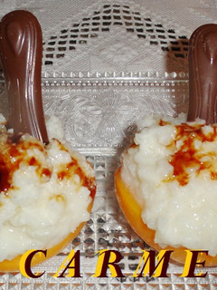 Una foto de Melocotones rellenos de arroz con leche y coco