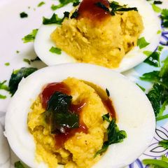 A picture of Peri peri devilled eggs.