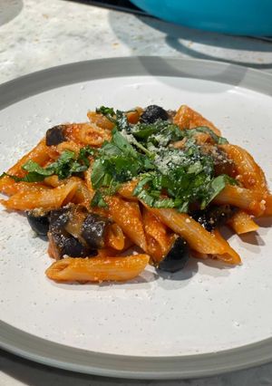 O poză a rețetei Paste cu vinete, sos de roşii şi măsline 🇮🇹.