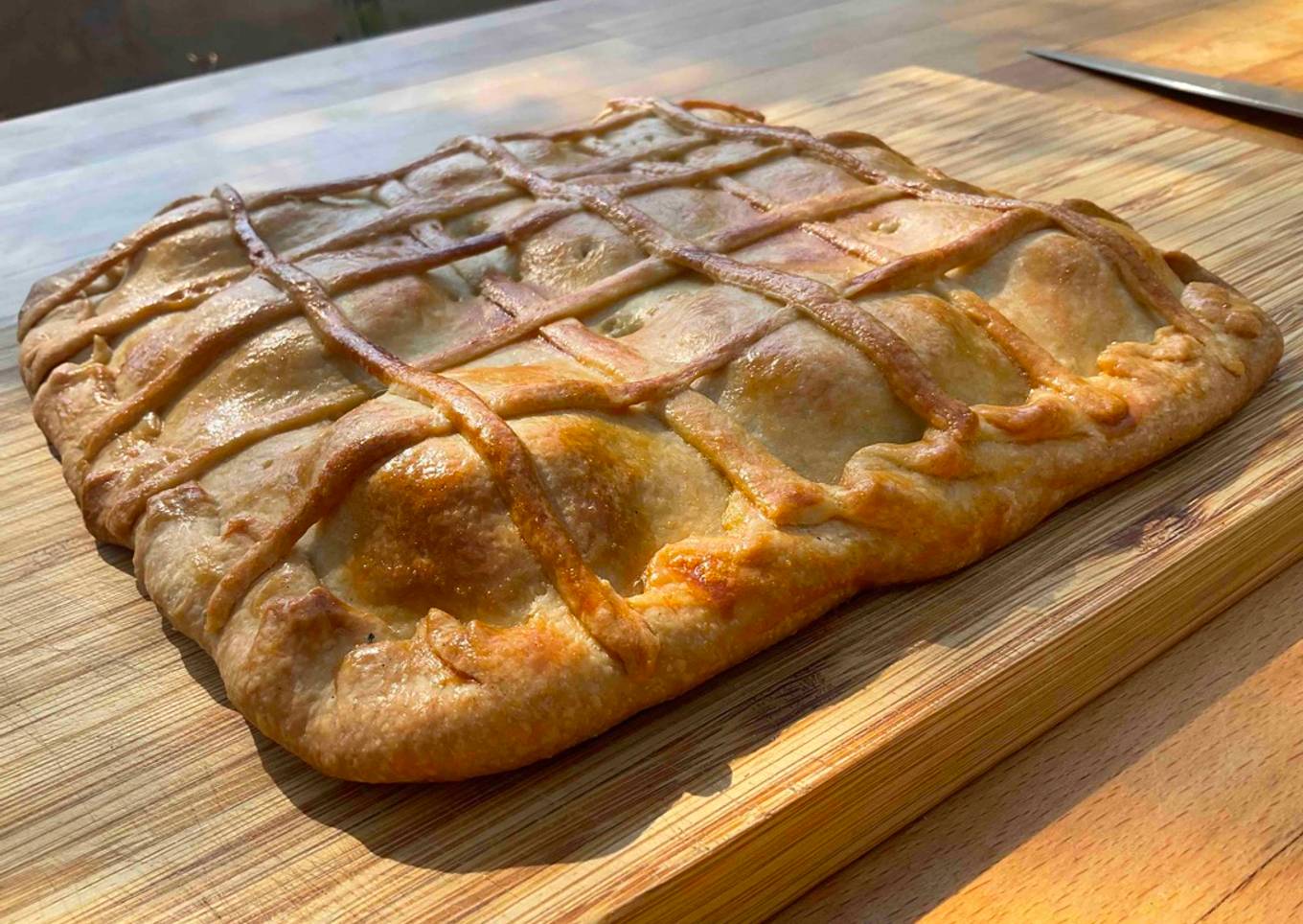 Empanada rellena con masa casera