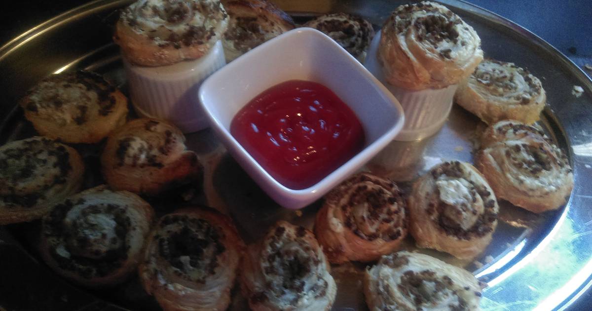 Mandys cheesy burger pinwheel Recipe by mandy Cookpad