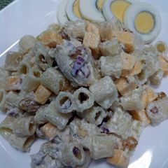 A picture of Pam's chicken salad....