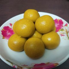 A picture of Besan ladoo🤗🤗🤗🤗.