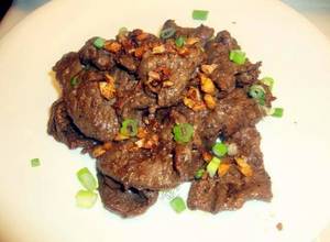 https://img-global.cpcdn.com/recipes/4980947279675392/300x220cq70/beef-tapa-recipe-main-photo.jpg