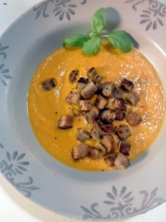 Easy Steps to Make Recipe Butter-fried Garlic Croutons that is Can Pamper Your Tongue, Can Spoil the Tongue}