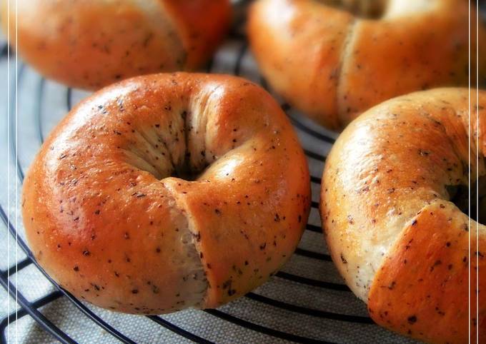 Black Tea Bagels with Cranberry and Cream Cheese