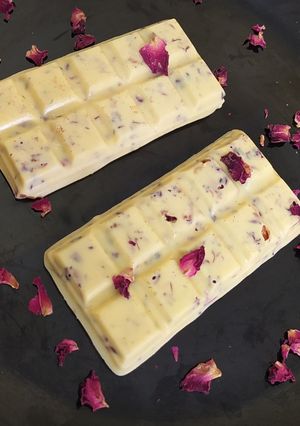रसमलाई चॉकलेट बार (rasmalai chocolate bar recipe in Hindi) रेसिपी मुख्य फोटो