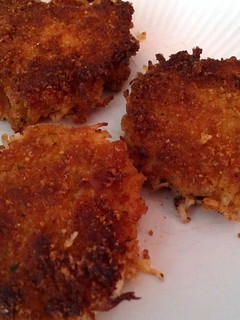 A picture of crab cakes.