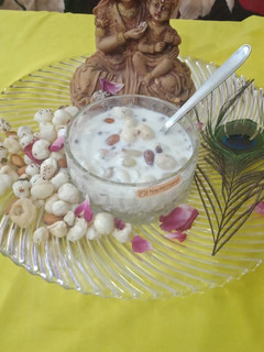 मखाने की खीर (Makhane ki kheer recipe in Hindi) रेसिपी मुख्य फोटो