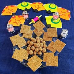 A picture of Tilgud Ladoo / Tilgud Burfi / Tilgud Chikki.