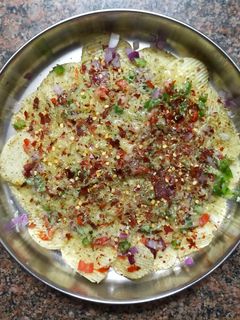 சீஸி லேஸ் பீட்சா (Cheesy Lays pizza recipe in tamil) செய்முறை முக்கிய புகைப்படம்