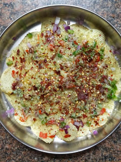 சீஸி லேஸ் பீட்சா (Cheesy Lays pizza recipe in tamil) செய்முறை முக்கிய புகைப்படம்