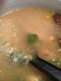 Sopa con chips de verduras y fideos de arroz. ॐ