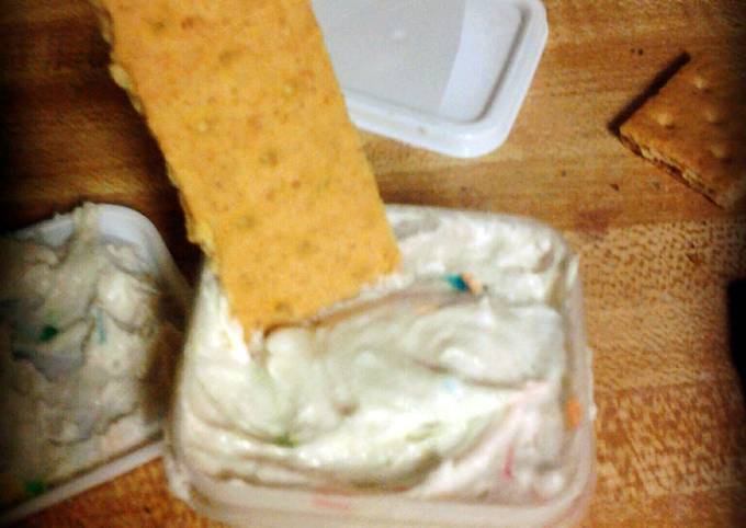 Funfetti cake dip (almost like dunkaroo dip)