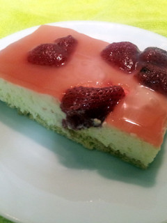 A picture of Mom's Any Berry fridge cheese cake.